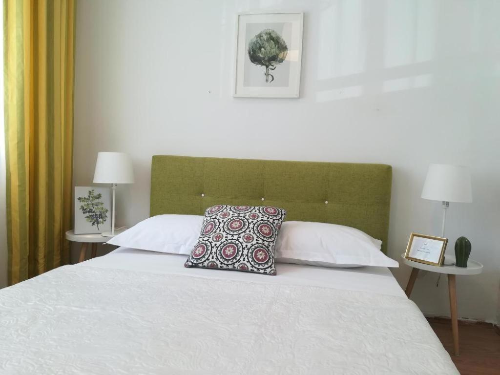 Guesthouse Smart Bukarest Exteriör bild